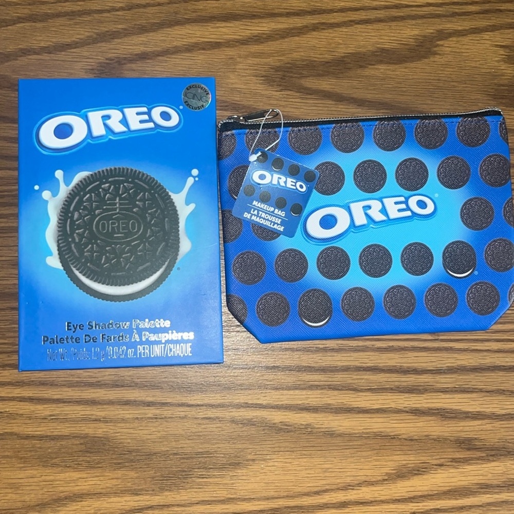 Oreo eye shadow pallet and bag